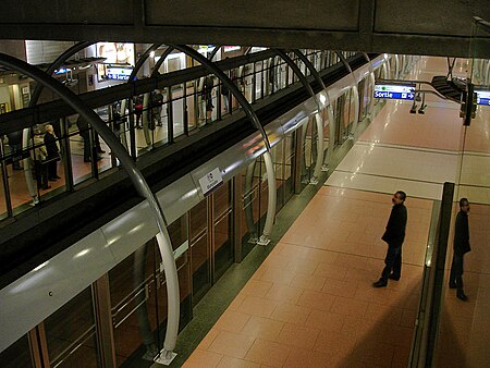 Metro de Paris - Ligne 14 - Bercy 01.jpg