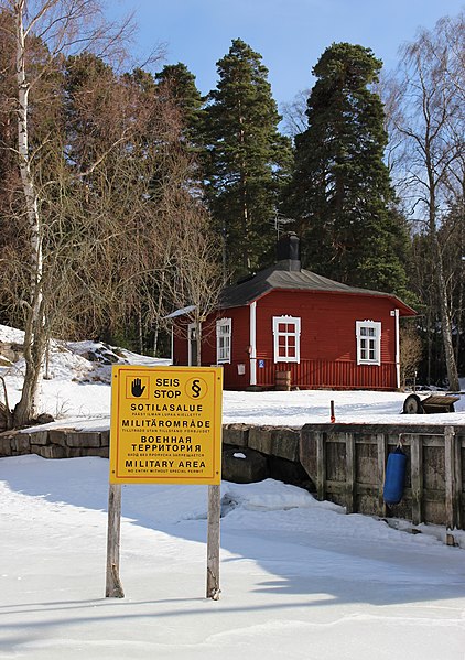 File:Military area sign, Miessaari, Espoo (March 2018).jpg