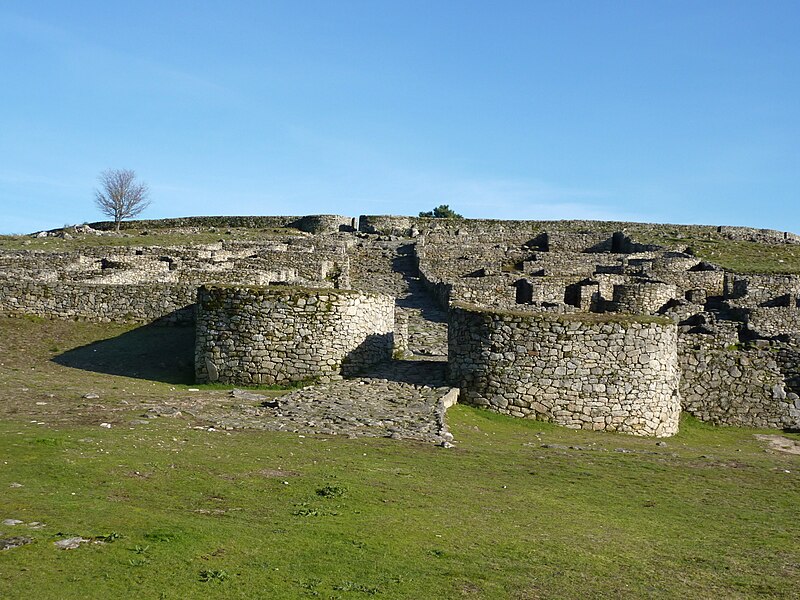 File:Muros de San Cibrao de Las.jpg