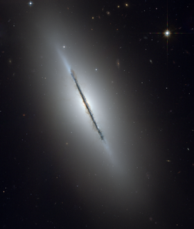 NGC 5866 makalesinin açıklayıcı resmi