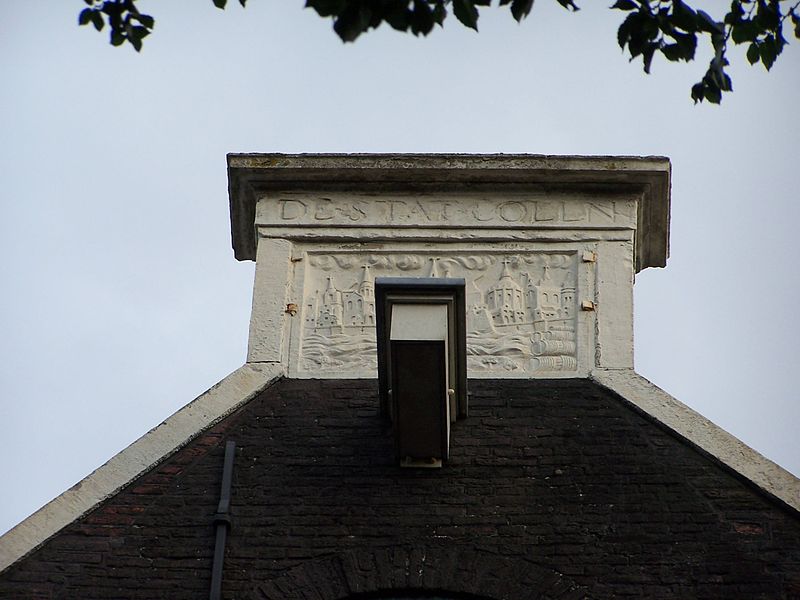 File:Nieuwe Uilenburgerstraat 13 stone.jpg