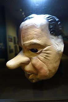 Mask of Richard Nixon from the Richard Nixon Presidential Library and Museum Nixon Presidential Library & Museum (30273020213).jpg