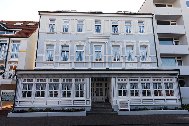 File:Norderney, Luisenstraße 11.jpg