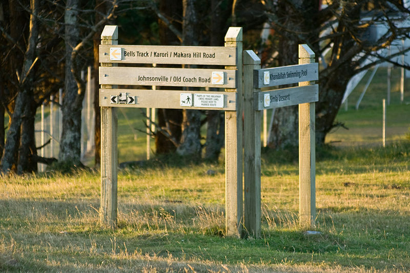 File:Northern Walkway signs at Mt Kaukau - Flickr - asgw.jpg