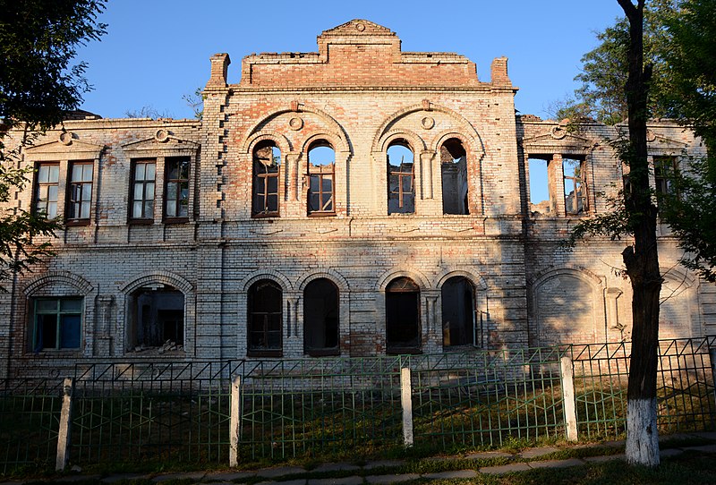 File:Novhorodka Former College Building 02 (YDS 4023).jpg