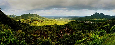 Vue de Nuʻuanu Pali dans la chaîne Koʻolau.