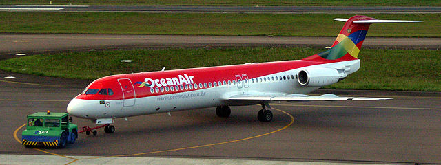 A former OceanAir Fokker 100 taxiing at Afonso Pena International Airport in 2007