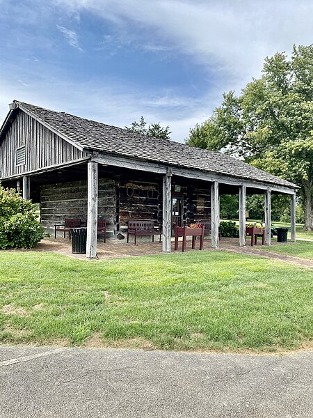 File:Old Corn Crib (Visitor Center), White Hall, Richmond, KY.jpg