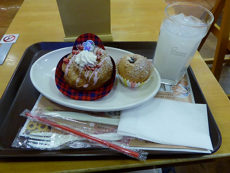 File:Pão de Chou Donut Cookie Cream,Mister Paris-Brest Strawberry & Calpis.JPG