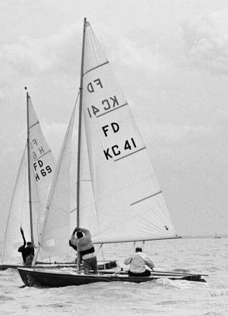 Paul Henderson Sailing the FD KC 41.jpg