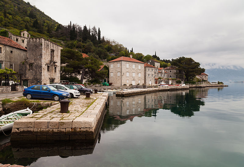 File:Perast, Bahía de Kotor, Montenegro, 2014-04-19, DD 32.JPG