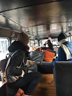 Photo de l'intérieur du bus Cartouche à Genève (Cornavin)Photo prise pendant la visite de la Genève alternative et féministe du 19 novembre 2017