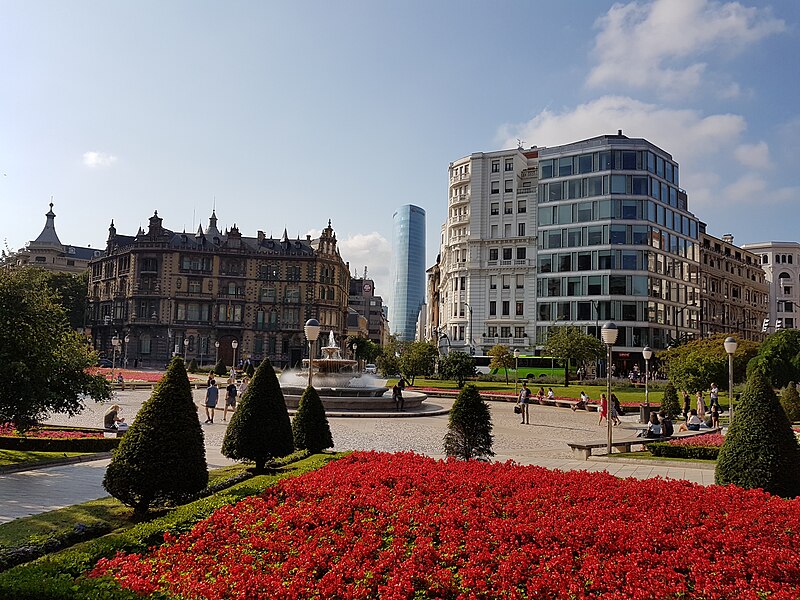 File:Plaza de Federico Moyúa.jpg