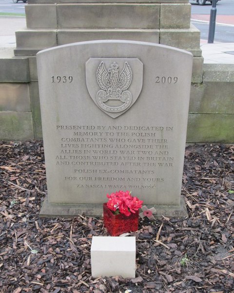 File:Polish Memorial - Victoria Square - geograph.org.uk - 3835485.jpg