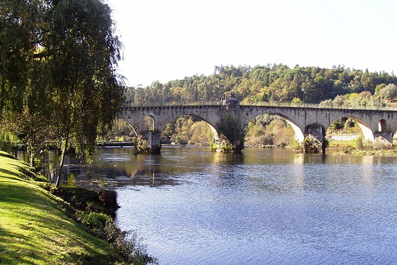 File:Ponte sobre o Lima (Ponte da Barca).jpg