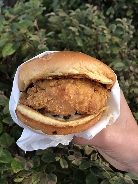 File:Popeyes chicken sandwich.jpg
Description	
English: chicken sandwich picture for free use
Date	20 November 2019, 16:59:51
Source	Own work
Author	Daiisyy
Camera location	37° 40′ 17.16″ N, 122° 27′ 51.13″ W  Heading=168.9488372093° Kartographer map based on OpenStreetMap.	View this and other nearby images on: OpenStreetMap - Google Earth