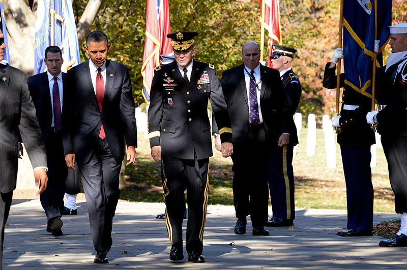 File:President Barack H. Obama, second from left, walks with U.S. Army Maj. Gen. Jeffrey S. Buchanan, center, the commanding general of Joint Force Headquarters-National Capitol Region and U.S. Army Military District 131111-A-VS818-150.jpg