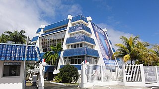 L'hôtel de la Province Sud, dite « Maison bleue », au port Moselle, commémorant le 25e anniversaire des accords de Matignon en 2013.