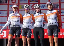 The squad during the 2015 Le Samyn des Dames Quaregnon - Le Samyn, 4 mars 2015, depart (B60).JPG