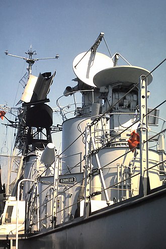 AN/SPS-39 aboard Kersaint Radars tartar.jpg