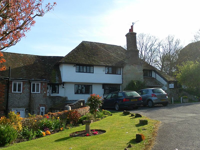 File:Ratton Manor Gate House, Ratton Village, Eastbourne (NHLE Code 1353141) (April 2011).JPG