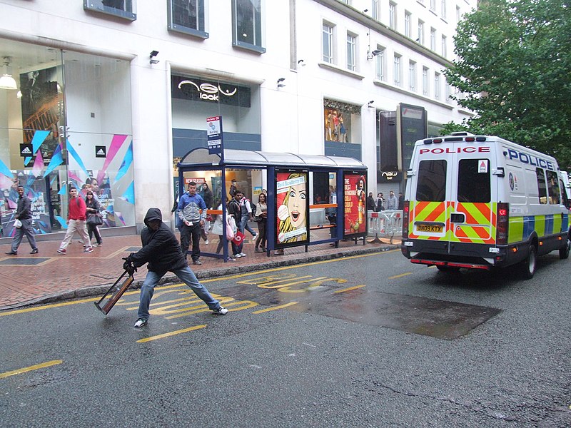 File:Rioting in Birmingham City Centre - geograph.org.uk - 2544506.jpg