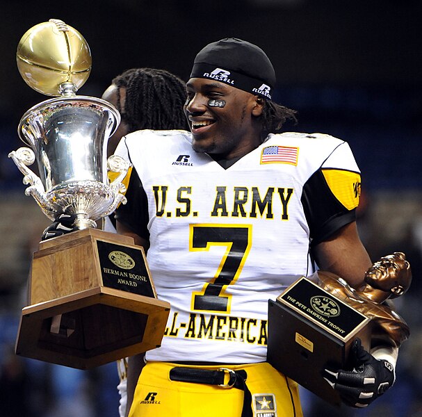 File:Ronald Powell (American football) 2010.jpg