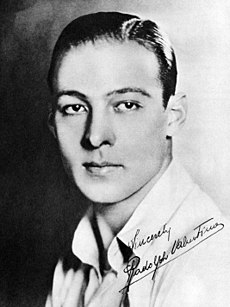 Rudolph Valentino v Modré knize obrazovky 01.jpg