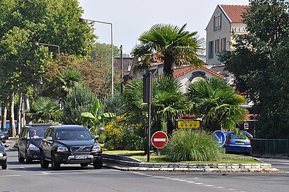 Comment aller à Avenue Napoléon Bonaparte en transport en commun - A propos de cet endroit