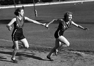 Runners in a relay race, Brisbane, 1939 Val We...