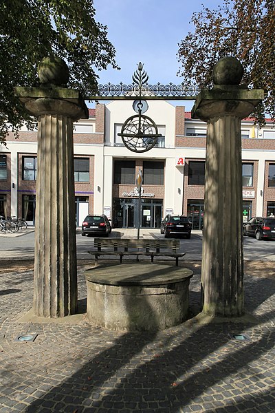 File:Sögel - Mühlenstraße + Amtsbrunnen 03 ies.jpg