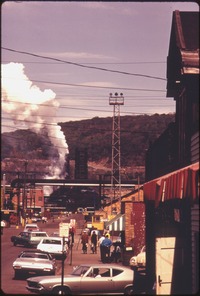 STREET IN CLAIRTON, PENNSYLVANIA, 20 MILES SOUTH OF PITTSBURGH. IN THE BACKGROUND IS A PORTION OF A COKE PLANT OWNED... - NARA - 557224.tif