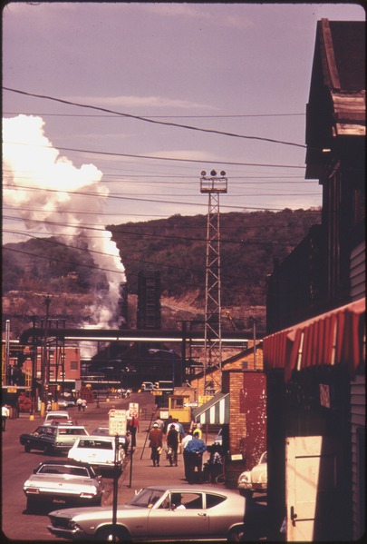 File:STREET IN CLAIRTON, PENNSYLVANIA, 20 MILES SOUTH OF PITTSBURGH. IN THE BACKGROUND IS A PORTION OF A COKE PLANT OWNED... - NARA - 557224.tif