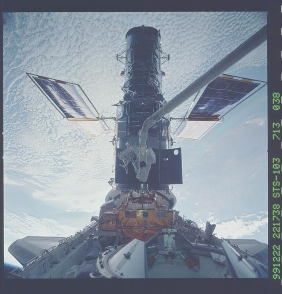 File:STS103-713-038 - STS-103 - 1st EVA - NICMOS ops - DPLA - 94dd58f4f5a60d5f48a579431c7af6b2.jpg