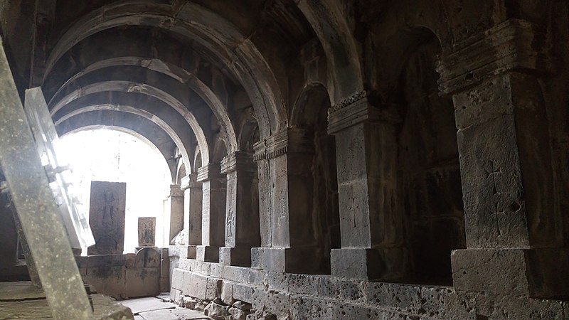 File:Sanahin Monastery 1211 22.jpg