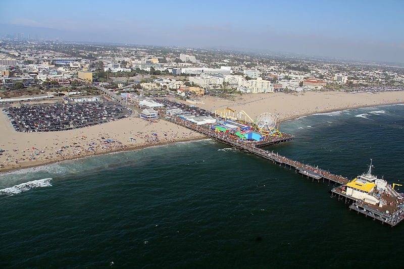 File:Santa Monica Beach with pier 3.JPG