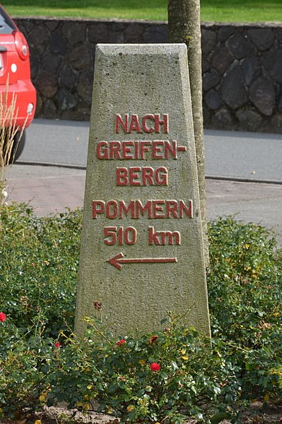 File:Schleswig-Holstein, Meldorf, Vertriebenendenkmal NIK 9257.jpg