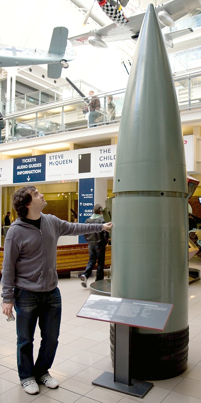 800 mm shell, used by Schwerer Gustav and Dora. Largest gun in history. -  9GAG