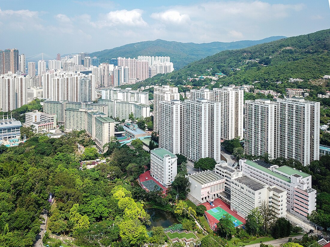 File:Shek Wai Kok Estate 201806.jpg