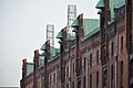 Deutsch: Detail der Fleetseite des Blocks L in der Speicherstadt in Hamburg-HafenCity. This is a photograph of an architectural monument. It is on the list of cultural monuments of Hamburg, no. 968.