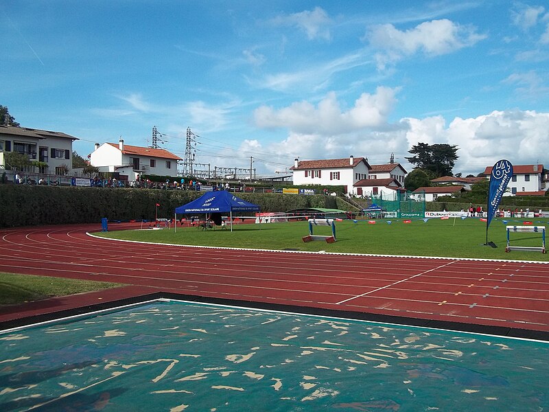 File:Stade Pavillon bleu 06.jpg