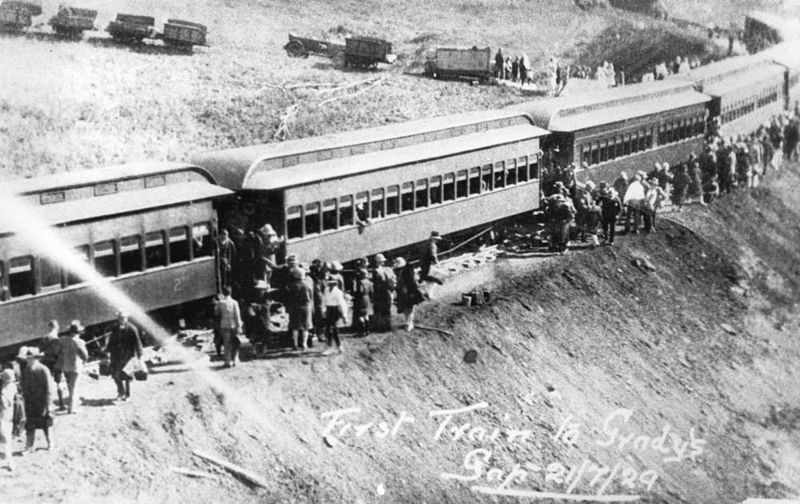 File:StateLibQld 1 151619 Passengers disembark from the first train to Grady's Gap on the Brisbane to Sydney line, 1929.jpg