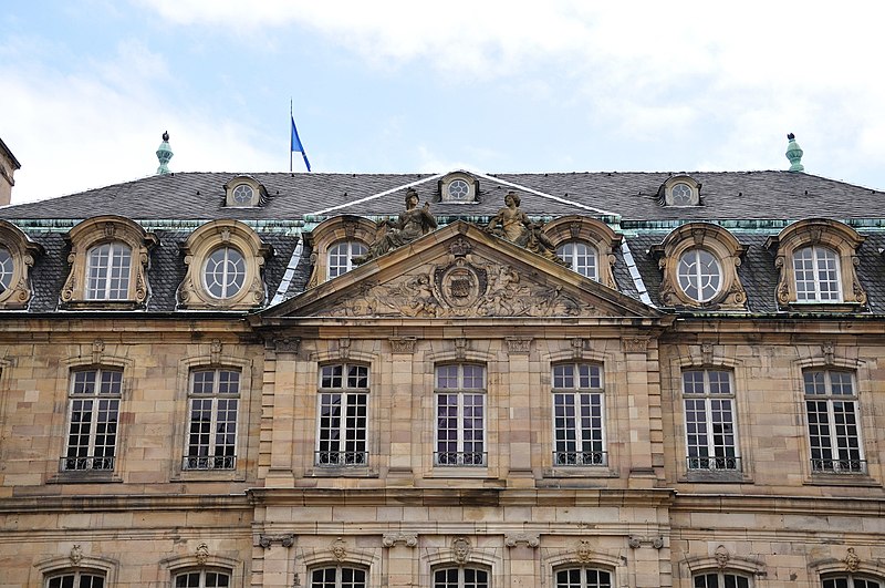 File:Strasbourg, Palais Rohan, façade sur cour, détail.jpg