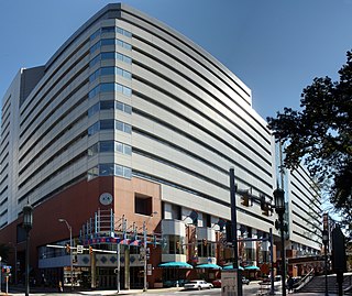 <span class="mw-page-title-main">Strawberry Square</span> Shopping mall in Pennsylvania, USA