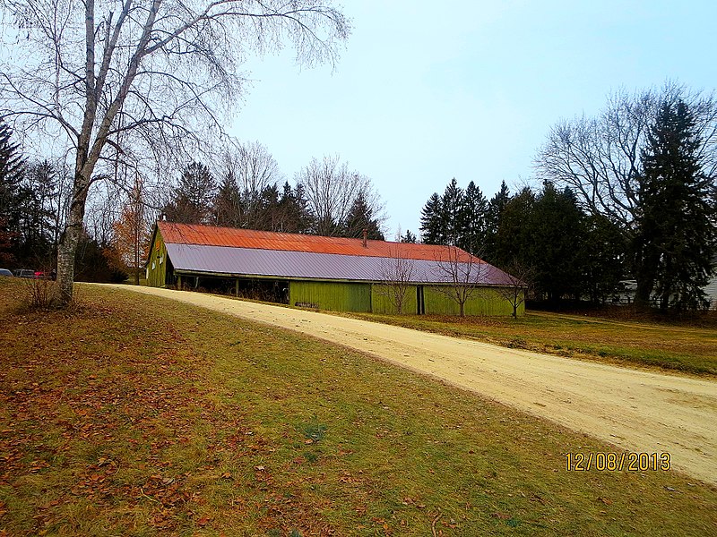 File:Summers Christmas Tree Farm Barn - panoramio (1).jpg