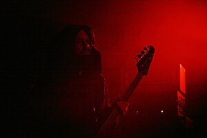 Stephen O'Malley performing with Sunn O))) in 2008. Sunn - Stephen O'Malley.jpg