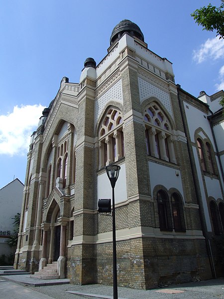 File:Synagogue in Nitra.JPG