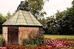 Bohnenbergers i slottsträdgården belägna observatorium med vridbart tak. Det uppfördes för att inhysa hans 1814 levererade meridiancirkel tillverkad av Georg Friedrich von Reichenbach.[6][29]