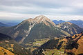 Thaneller (Lechtaler Alpen) und Achseljoch. Dahinter Ammergauer Alpen