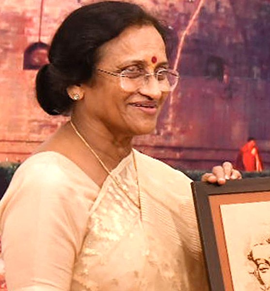 File:The Minister of Tourism, Uttar Pradesh, Prof. Rita Bahuguna Joshi presenting the mementos to the delegates of the International Buddhist Conclave - 2018, at Varanasi, in Uttar Pradesh on August 26, 2018.JPG